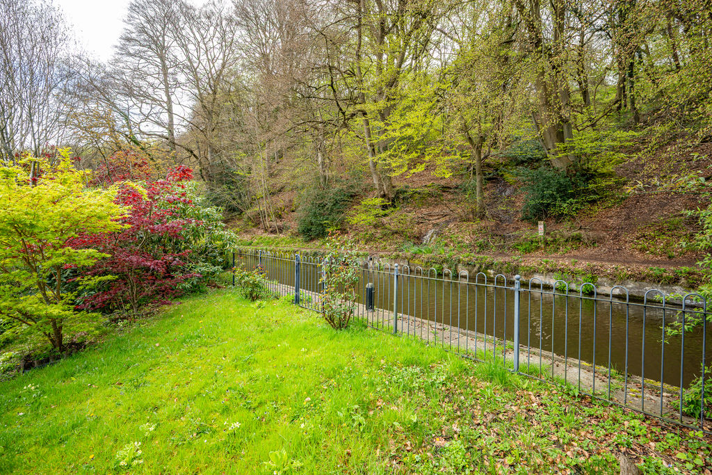 Canal- click for photo gallery